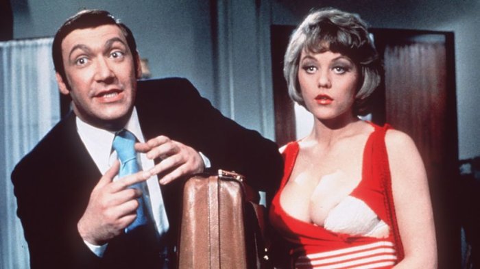 MV5BMTJiODExYWMtY2U1OS00MTBlLTk2NWEtMTkzYTcxMDE4OWY2XkEyXkFqcGdeQXVyNjAyNzIzMDE@._V1_