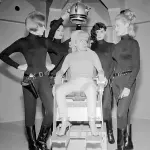 carry-spying-film-1964-filming-pinewood-studios-21506162.jpg